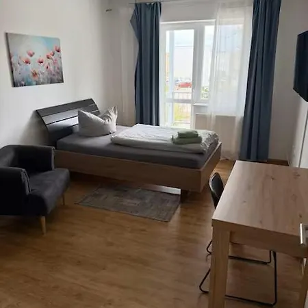 In Magdeburg-salbke Mit Balkon Und Wlan